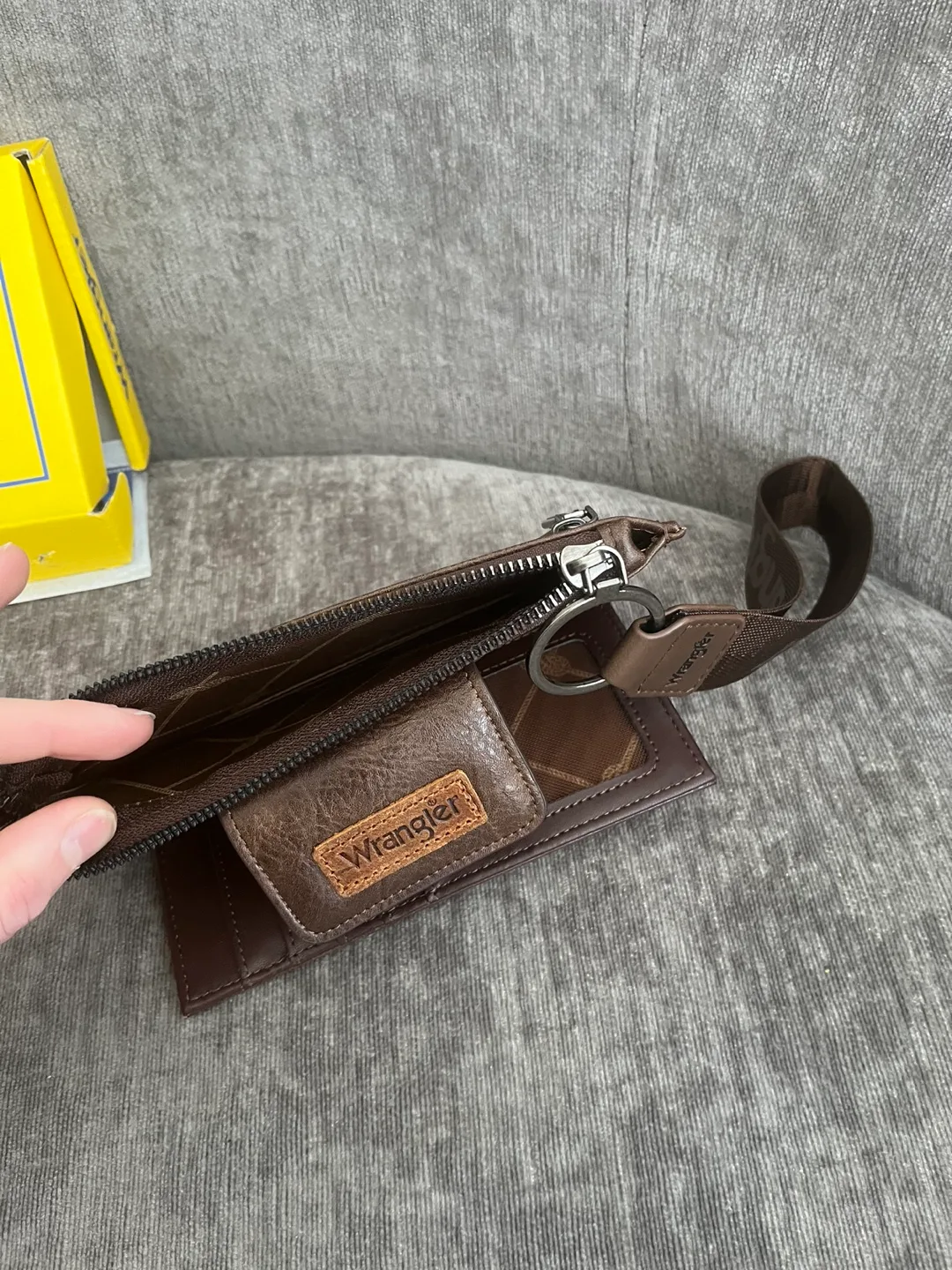 Brand New Wrangler Brown Leather Wallet with Wrist Strap image indicator(3)