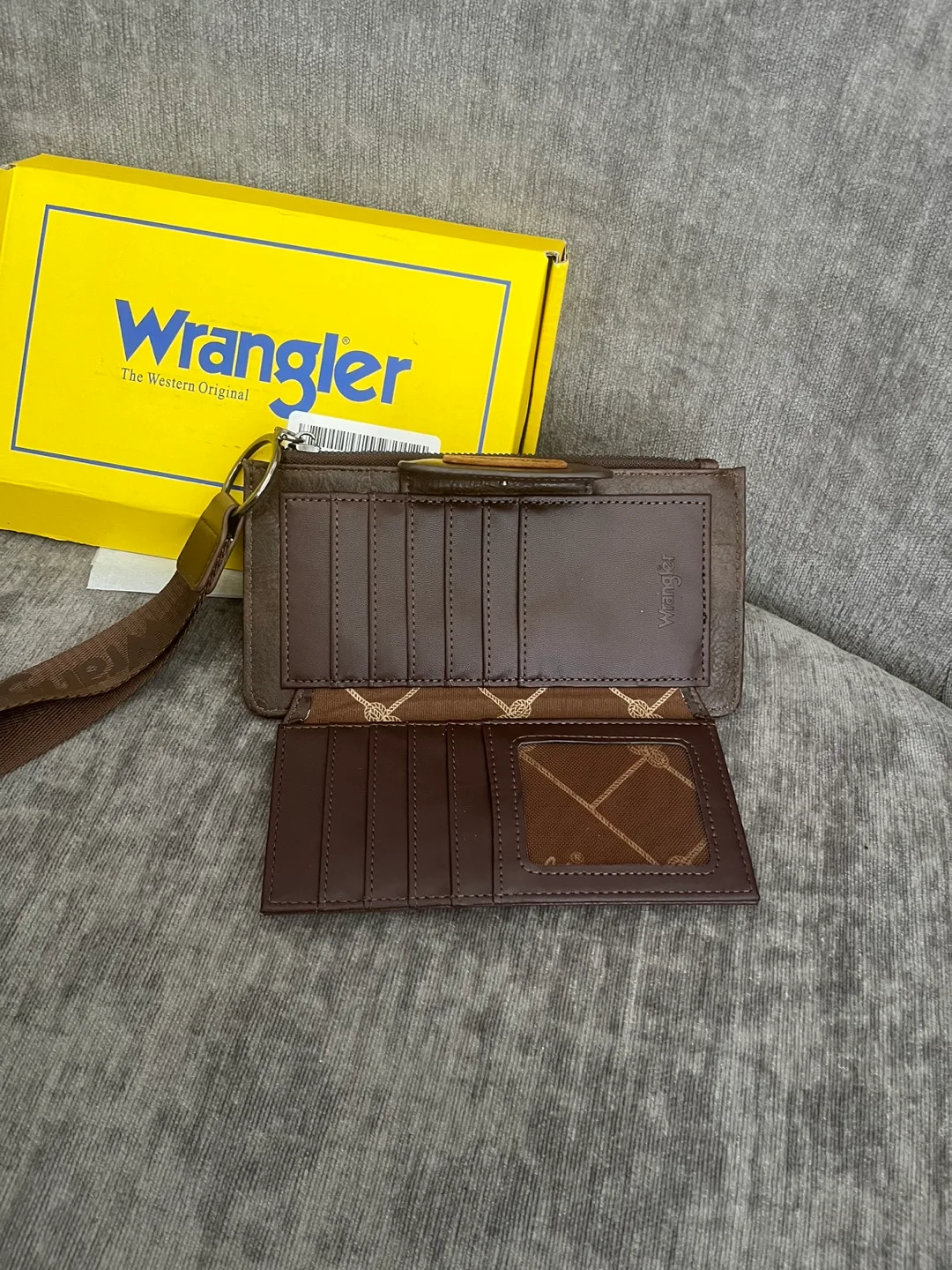 Brand New Wrangler Brown Leather Wallet with Wrist Strap image indicator(2)