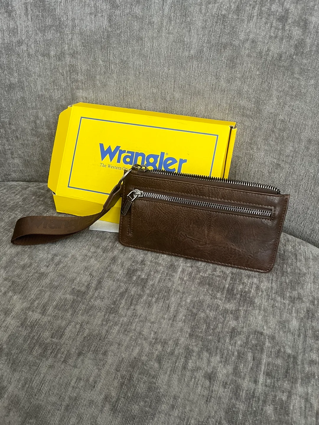 Brand New Wrangler Brown Leather Wallet with Wrist Strap image indicator(5)