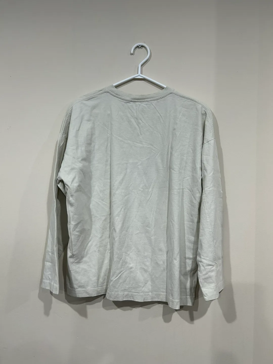 Zara beige oversized tee size small, can fit med image indicator(5)