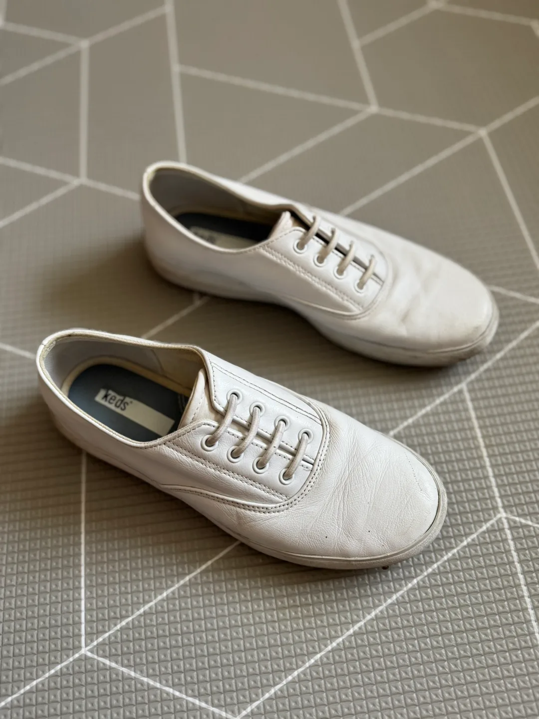 Keds Women's White Leather Sneakers image indicator(6)