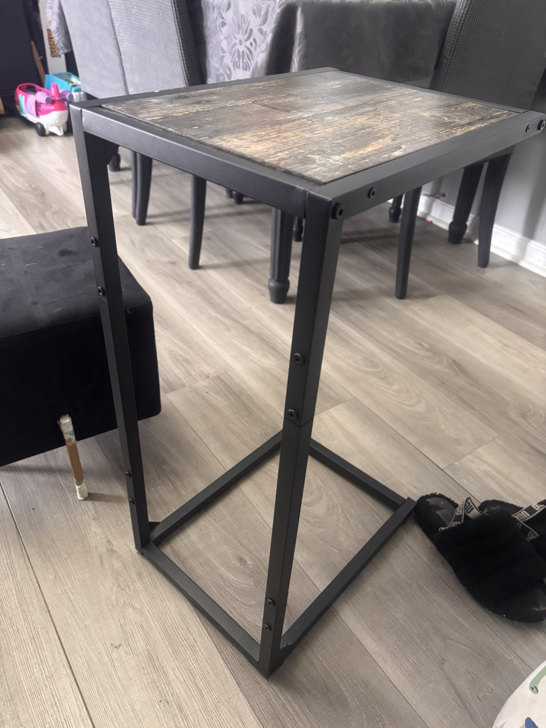 C-Shaped End Table - photo 2