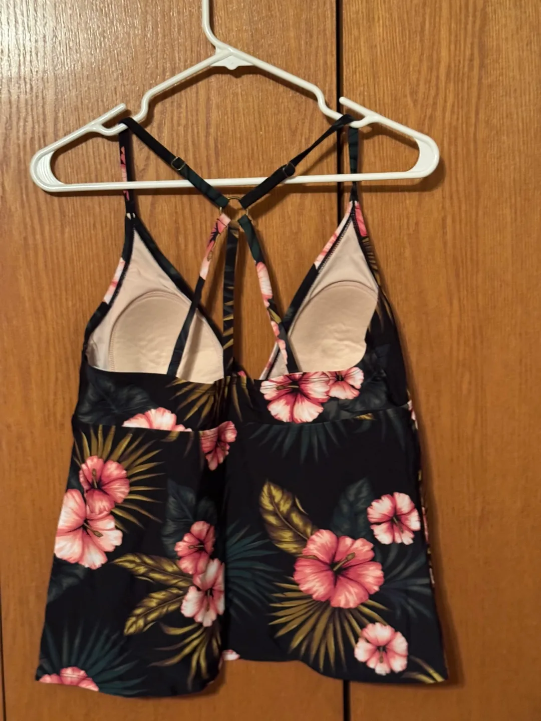 Size Large Swimsuit tops image indicator(2)