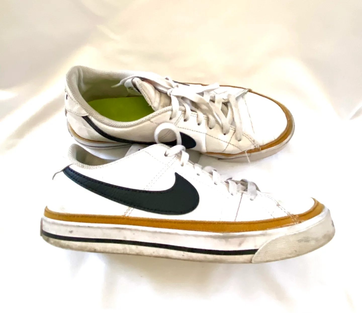 Nike Court Legacy Women’s Sneakers, Size 9 image indicator(2)