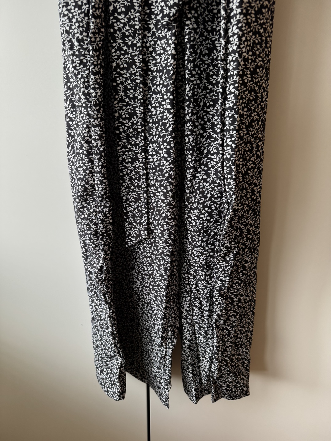 Brand new  Black and White Floral Jumpsuit - photo 2