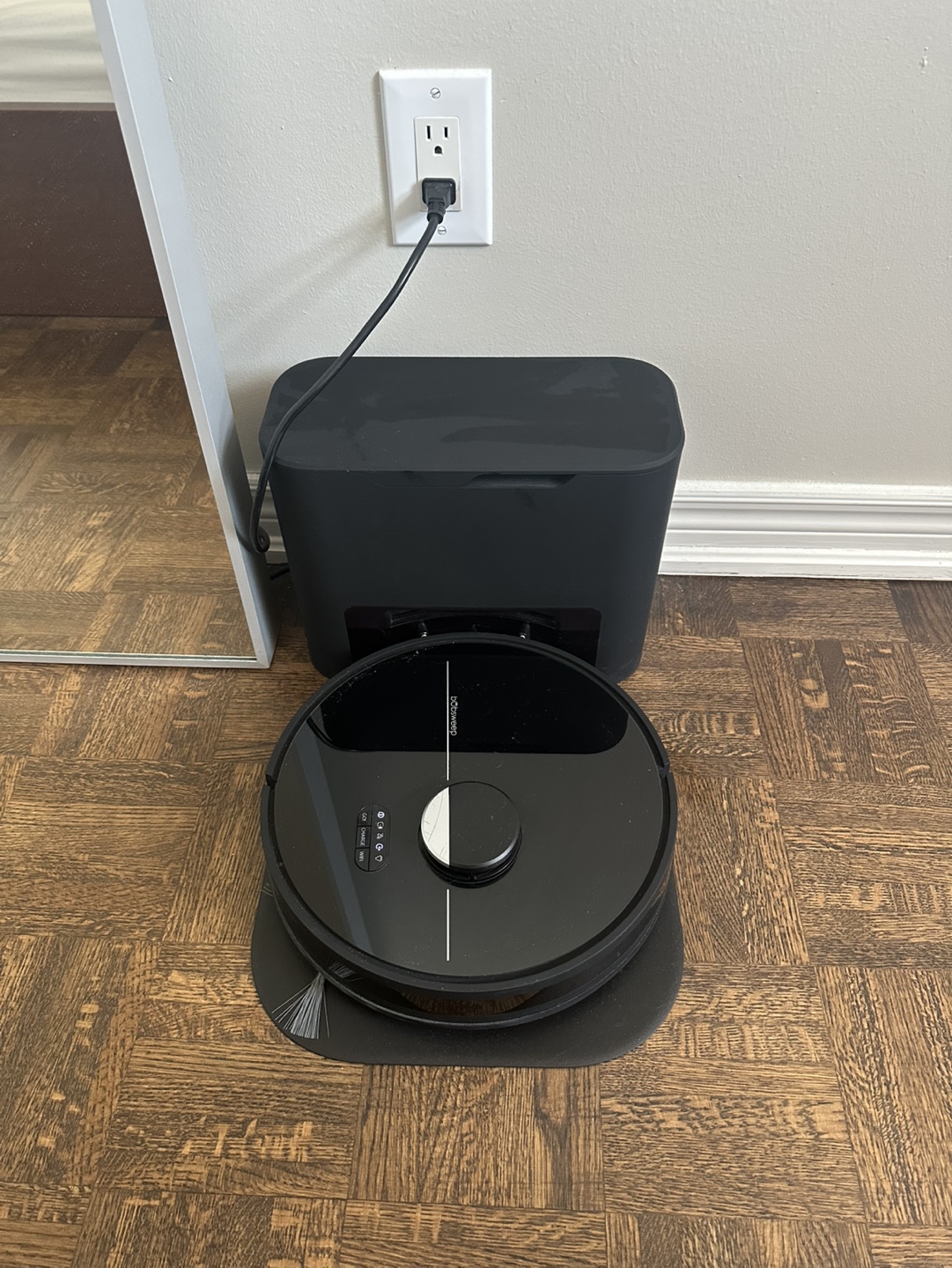 Dustin Self-Emptying Robot Vacuum Cleaner and Mop in Black