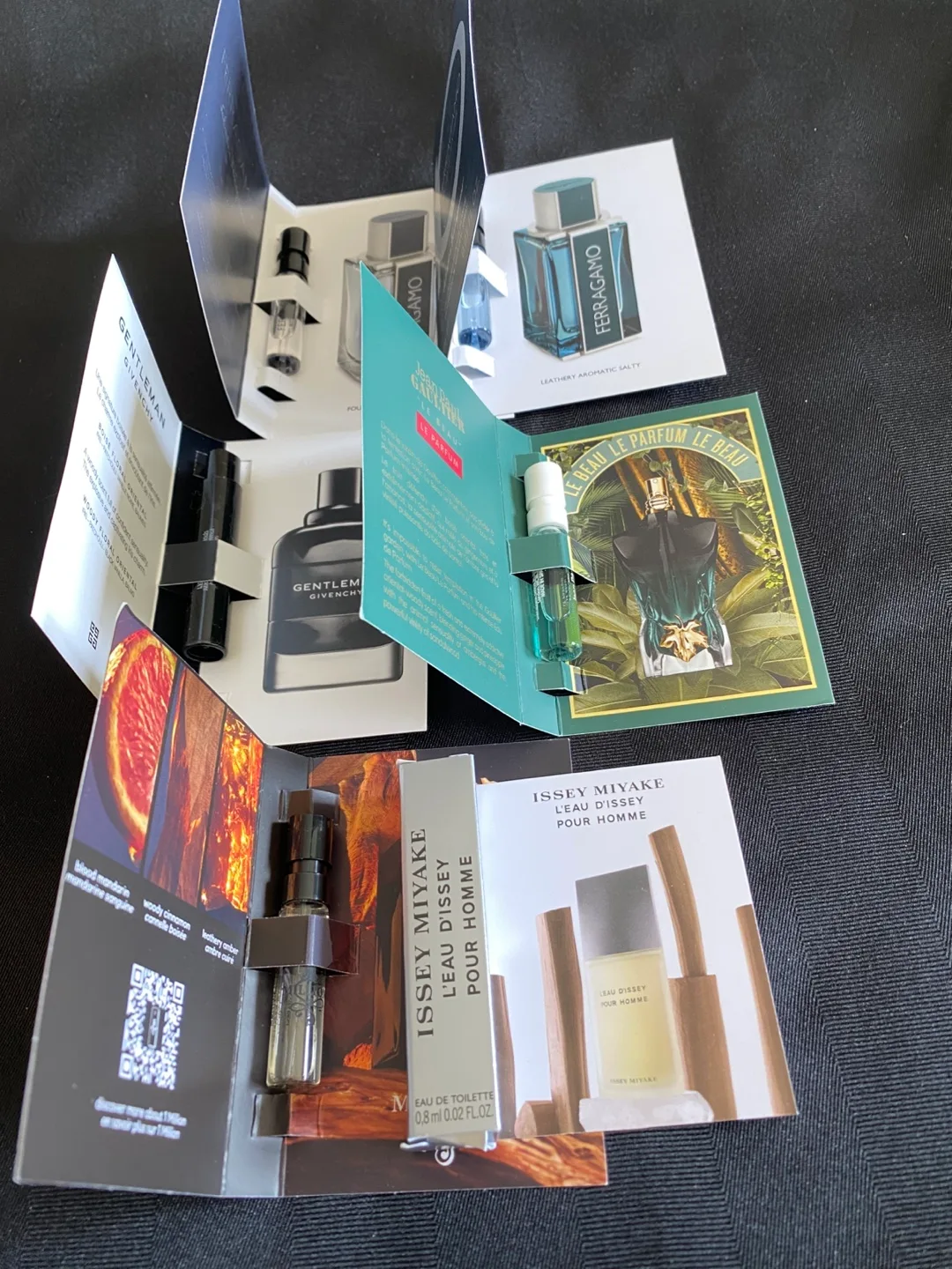 Men's Fragrance Sample Set image indicator(2)