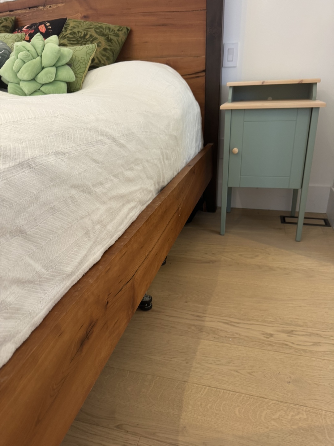 King Live Edge Reclaimed Wood Bed Frame - photo 3