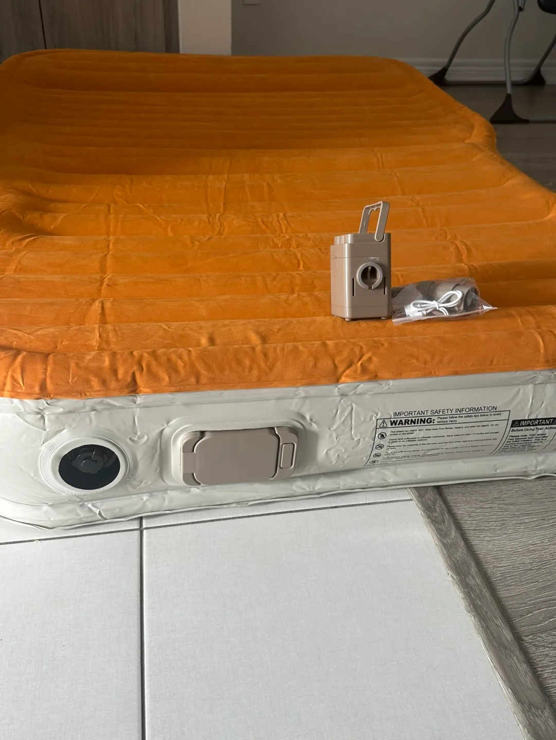 Portable Inflatable Car Bed with Electric Pump image indicator(3)