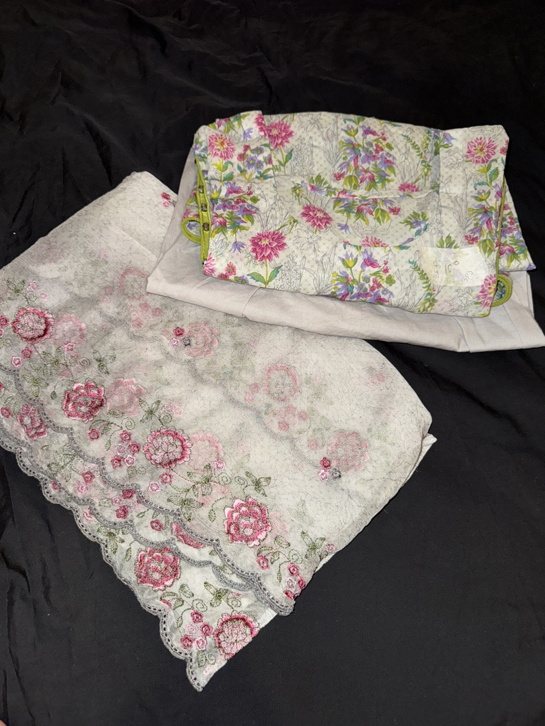 Three Shalwar Kameez Suits and Dupatta - photo 3