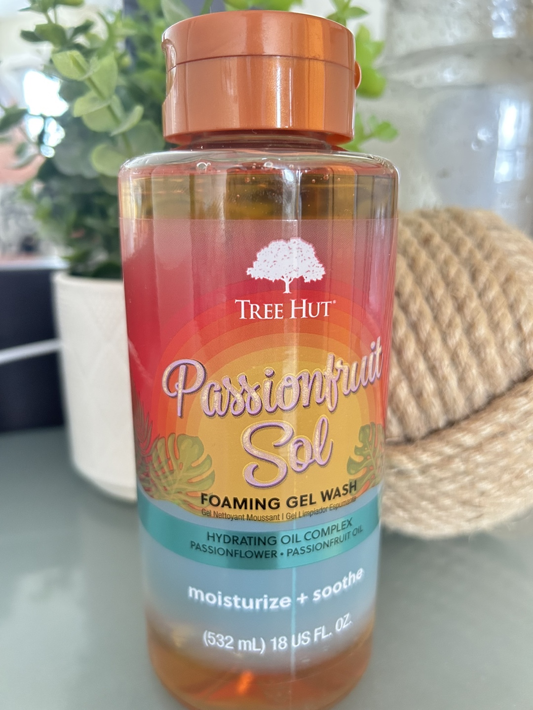 Tree Hut Passionfruit Sol Foaming Gel Wash (18 fl oz) - photo 4