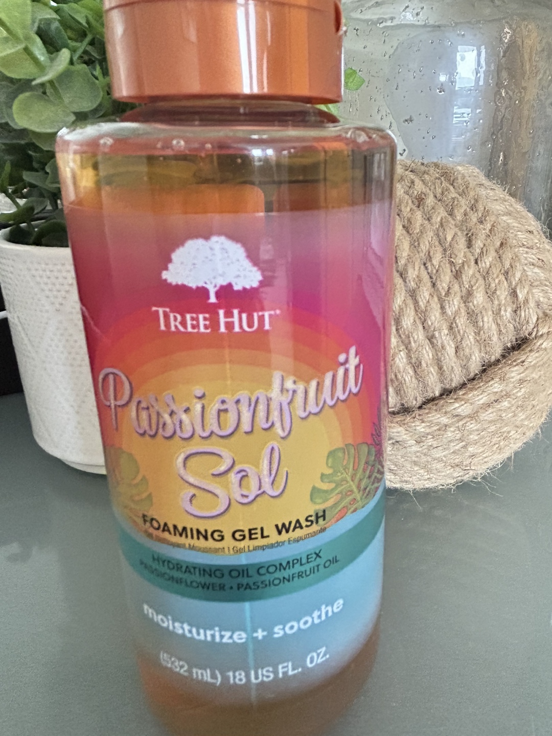Tree Hut Passionfruit Sol Foaming Gel Wash (18 fl oz)