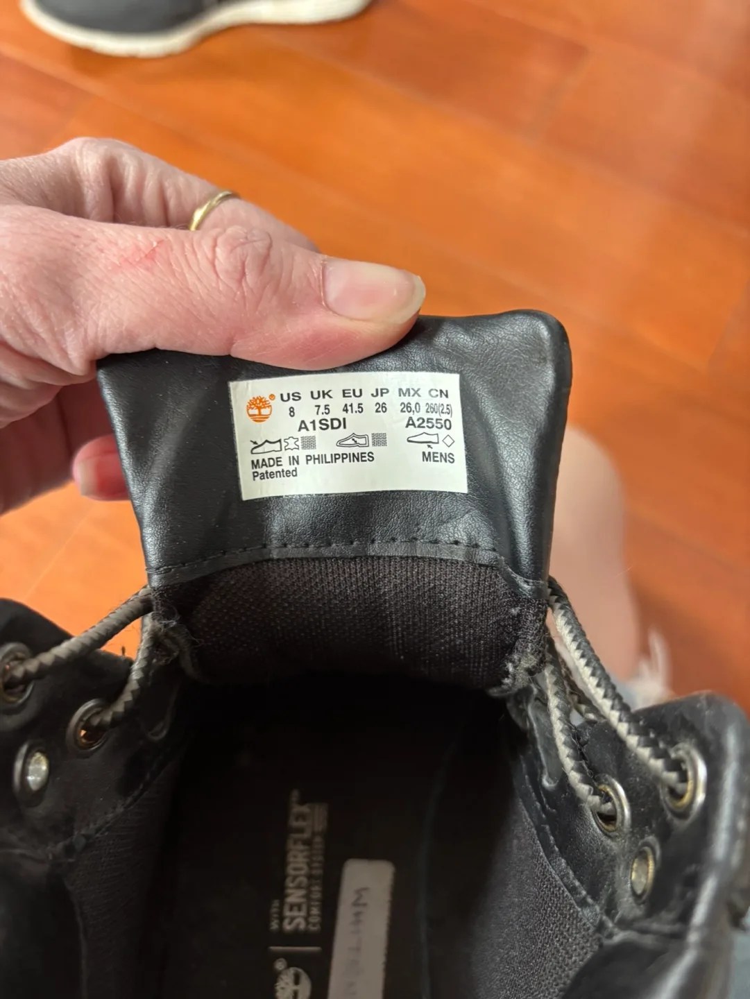 Men's Timberland Black Leather Boots Size 8 image indicator(3)