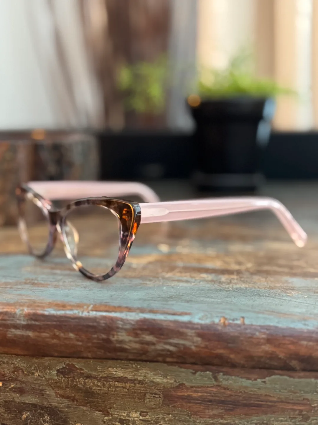 Cute and Stylish Eyeglasses image indicator(2)