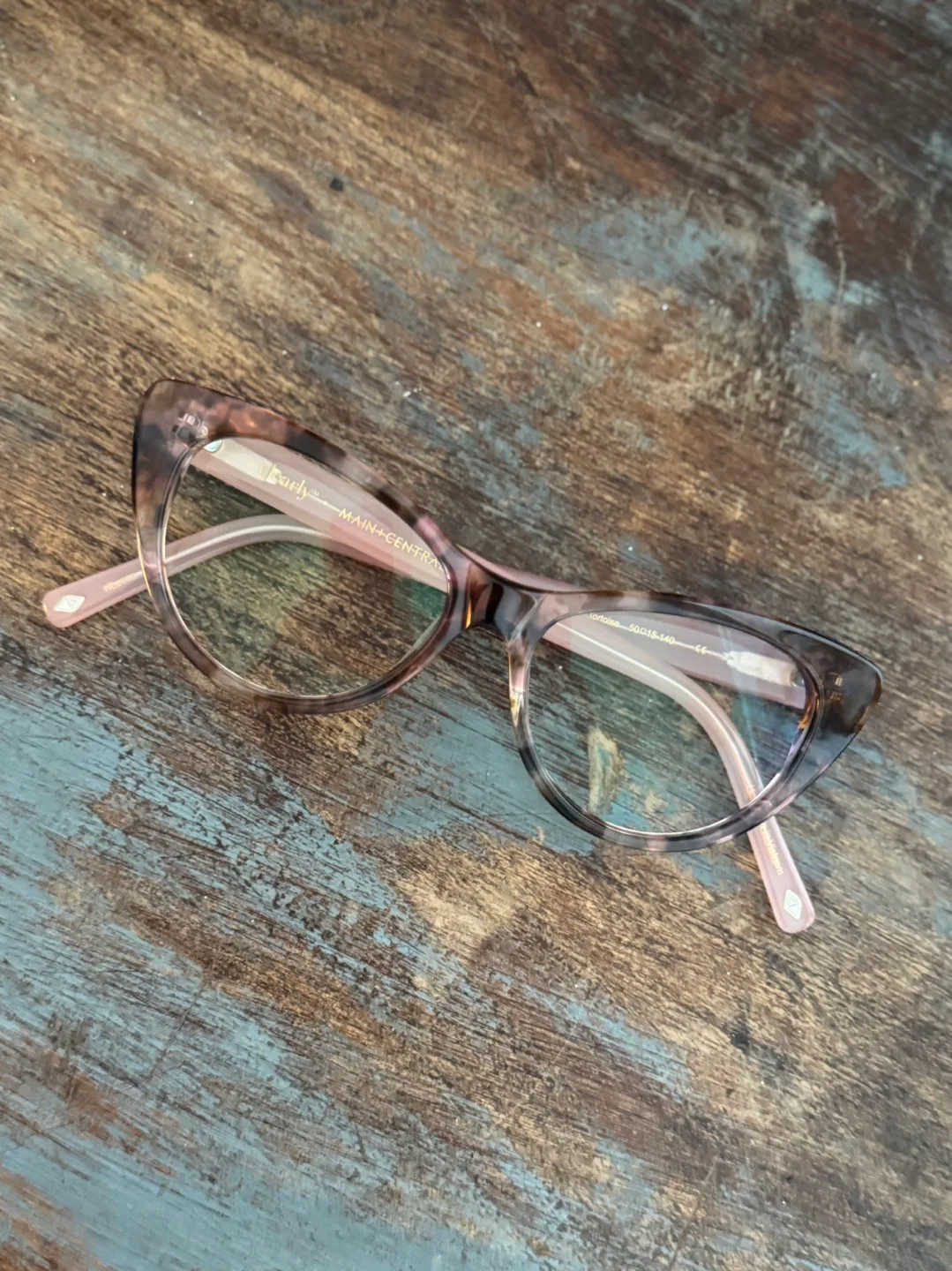 Cute and Stylish Eyeglasses image indicator(3)