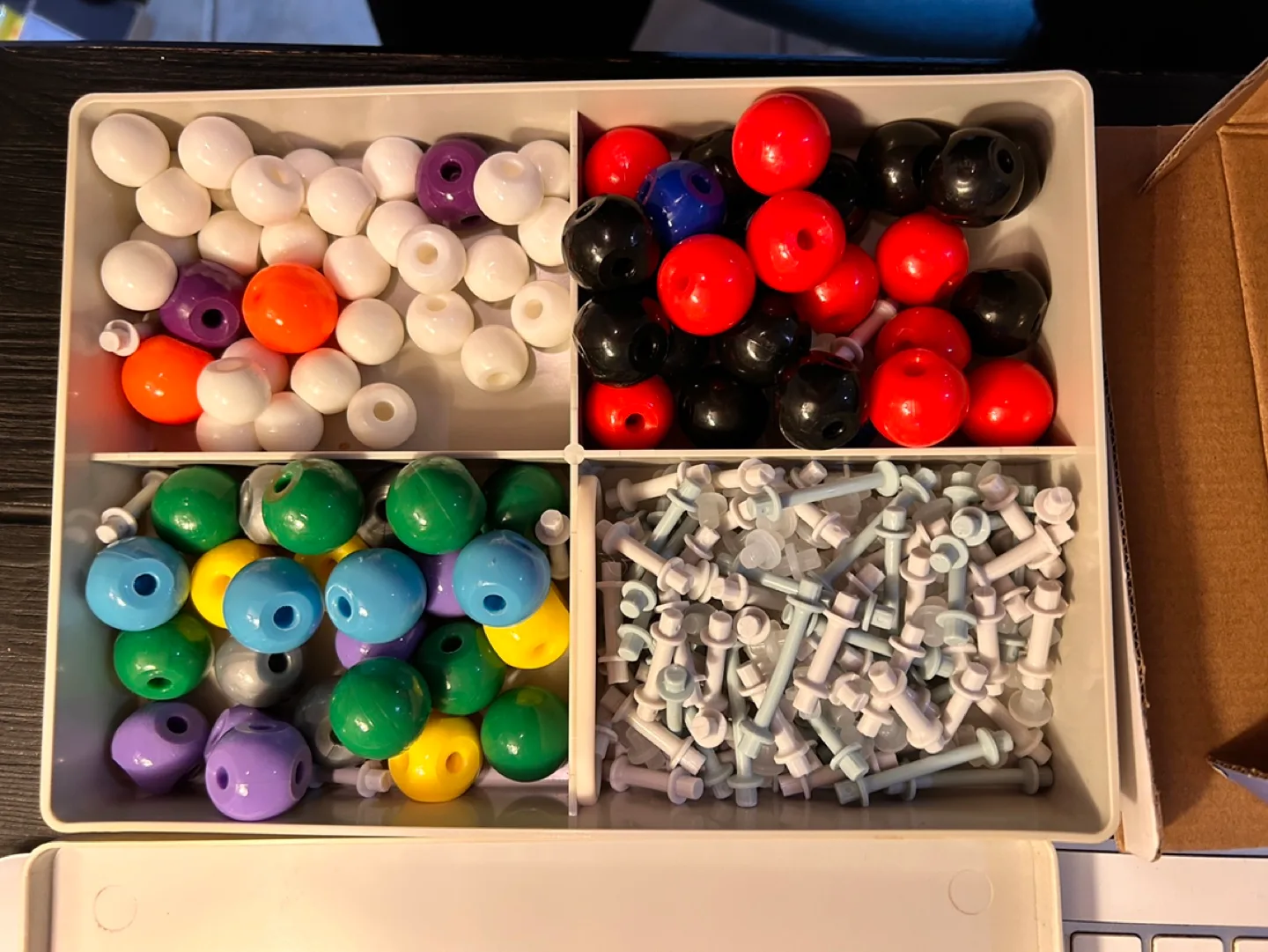 Molecular modelling kit image indicator(2)