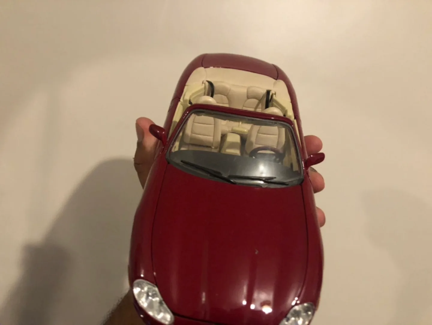 1:18 Scale Jaguar XK8 Convertible Model Car image indicator(5)