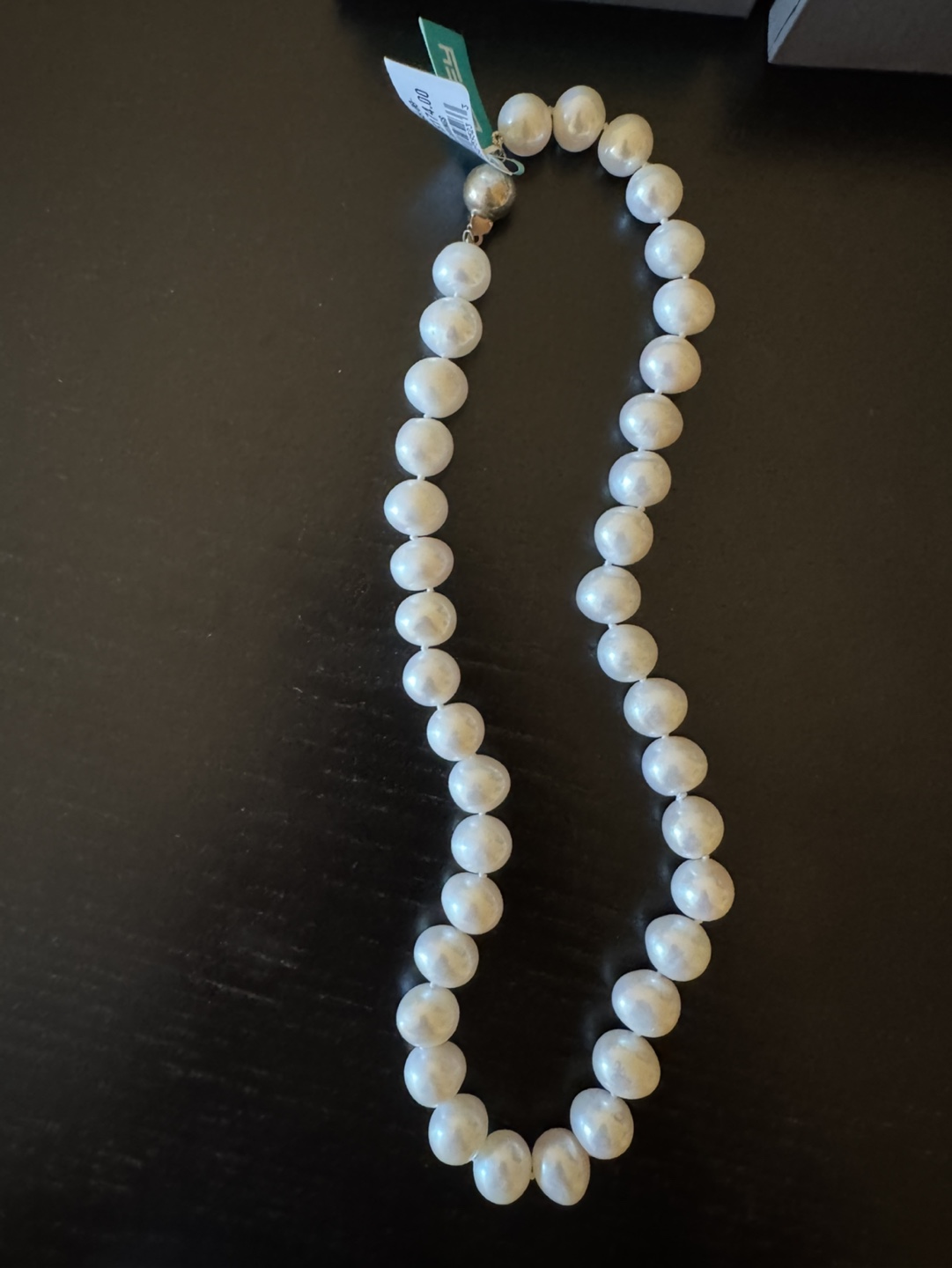 Elegant Pearl Necklace in Original Box - photo 2