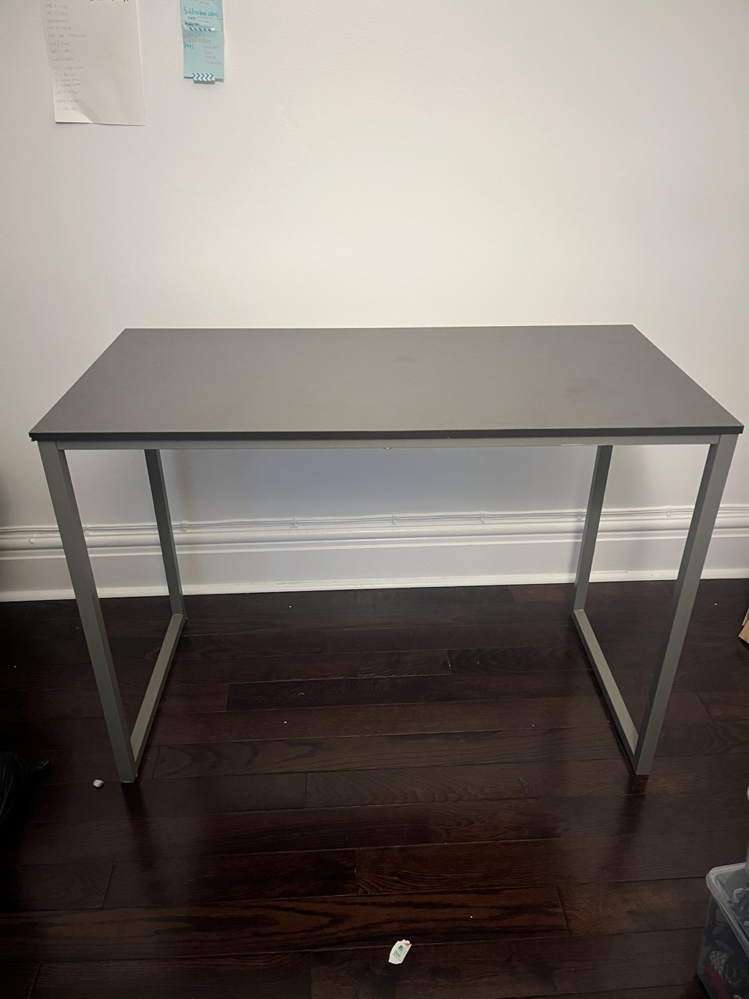 Simple computer desk