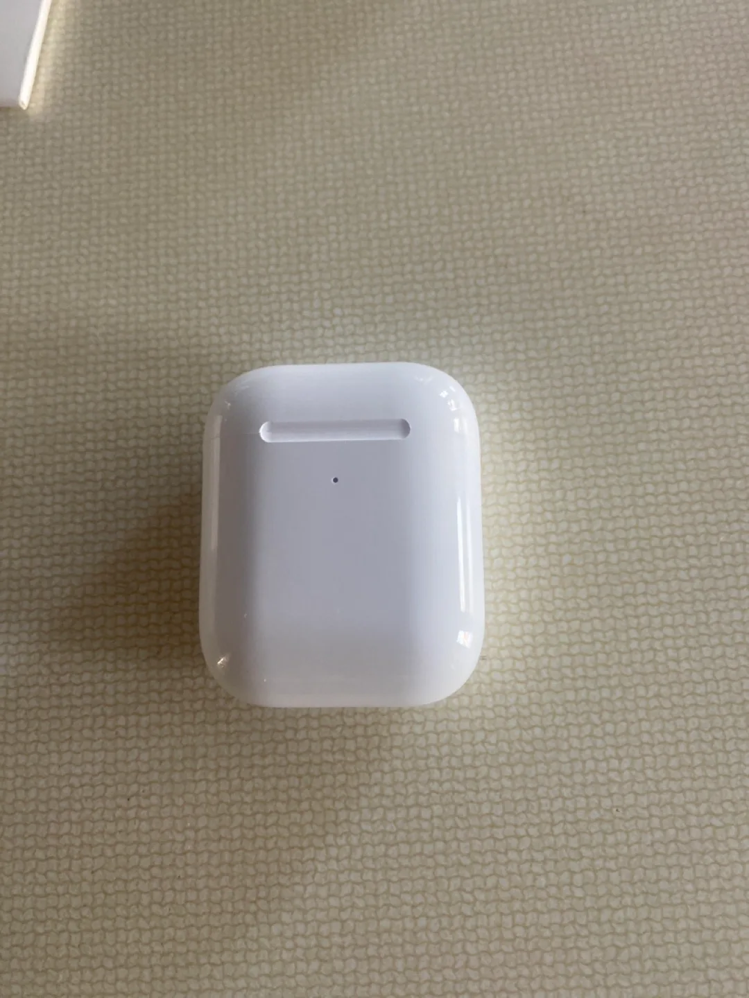 Apple AirPods with Charging Case image indicator(2)