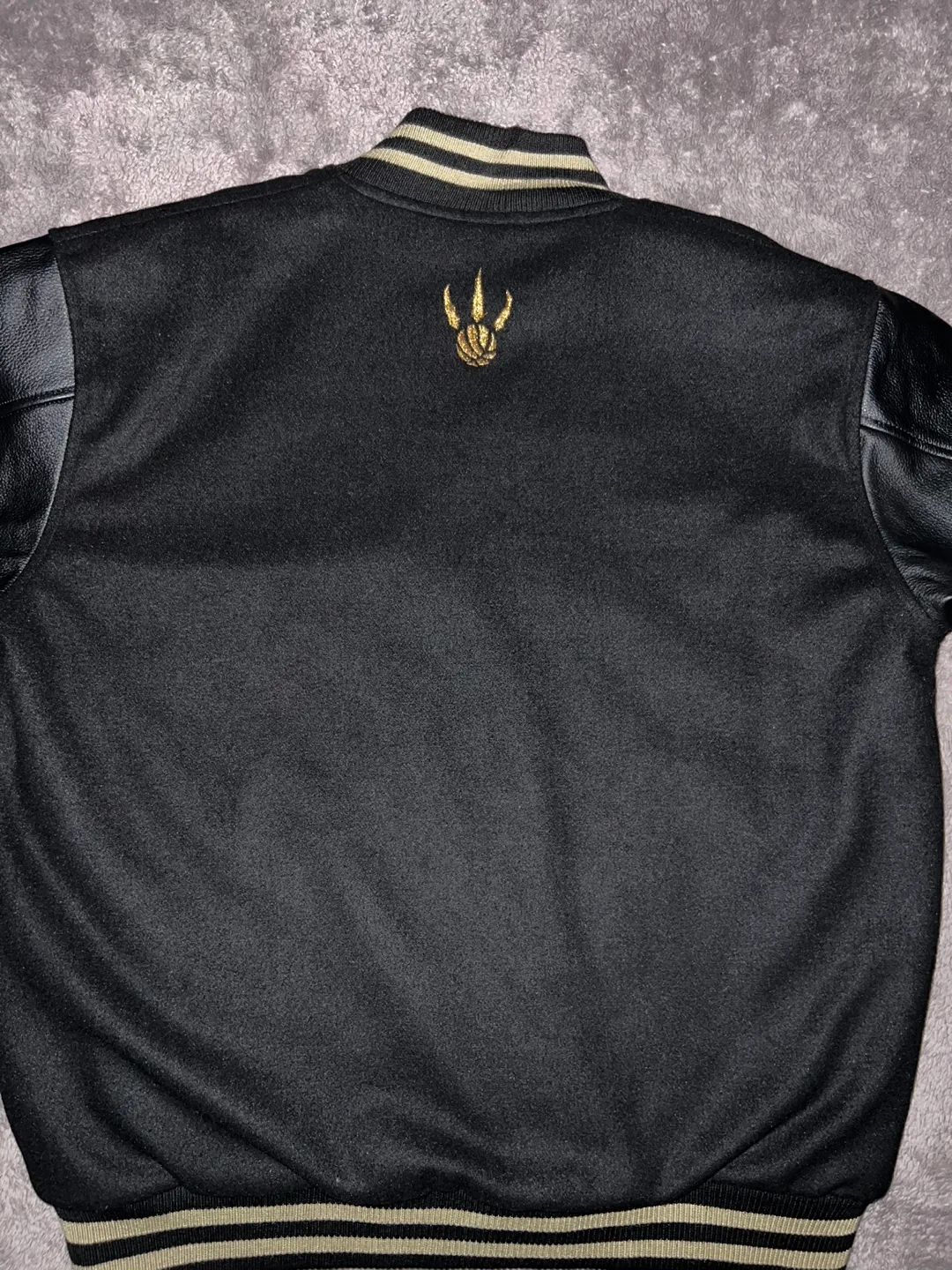 Men’s Mitchell & Ness Raptors Varsity Jacket size Medium image indicator(5)