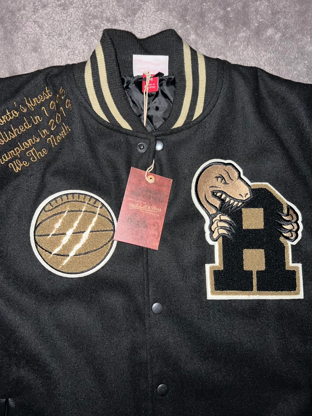 Men’s Mitchell & Ness Raptors Varsity Jacket size Medium image indicator(2)