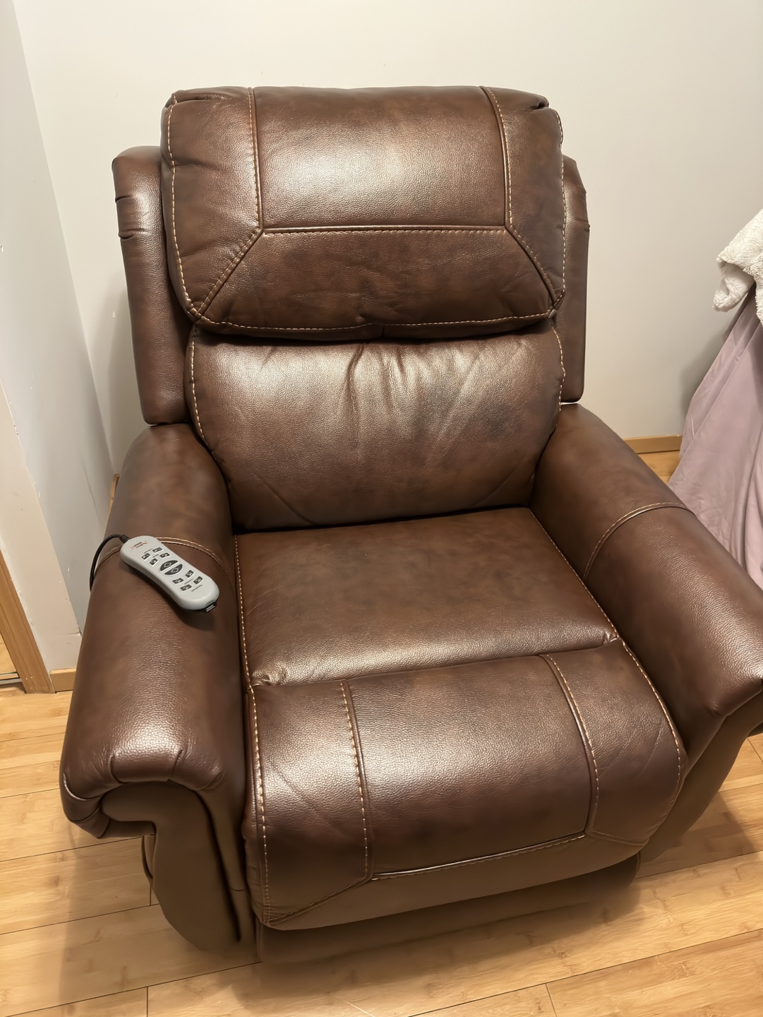 Raymour & Flanigan Power Recliner Brown Leather Chair - photo 2