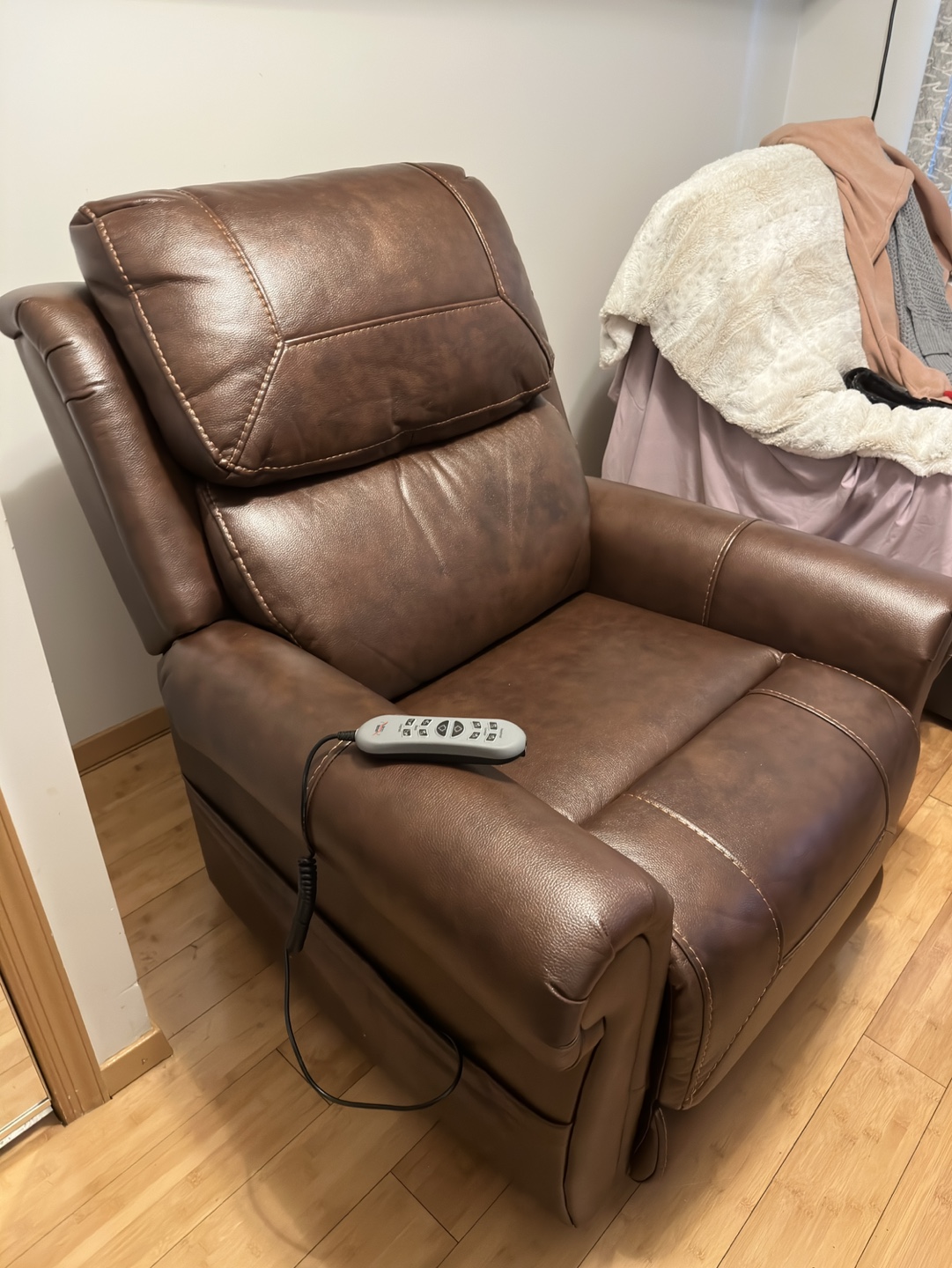 Raymour & Flanigan Power Recliner Brown Leather Chair