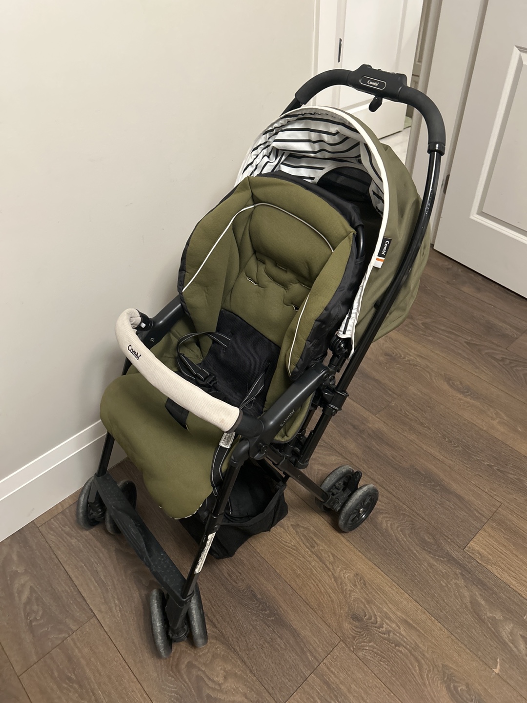 Conbi Strolly Compact Stroller - Olive Green - photo 2