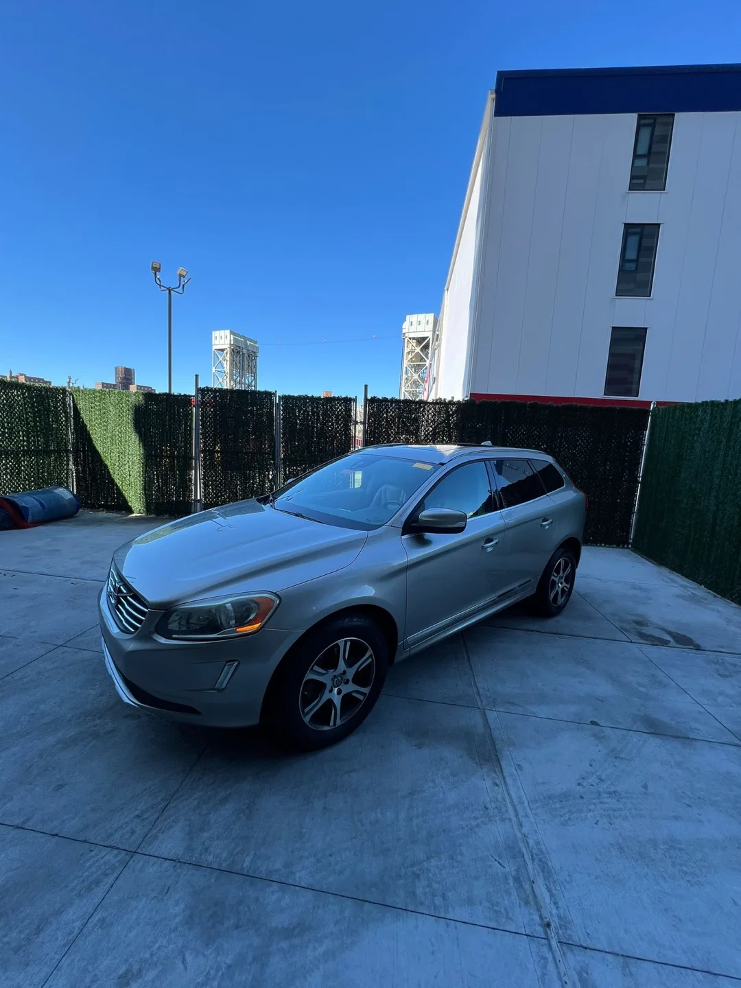 2015 Volvo XC60 SUV image indicator(3)