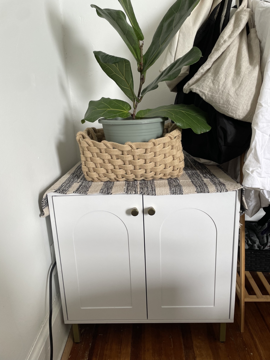 Cat Litter Box Cabinet - like NEW!