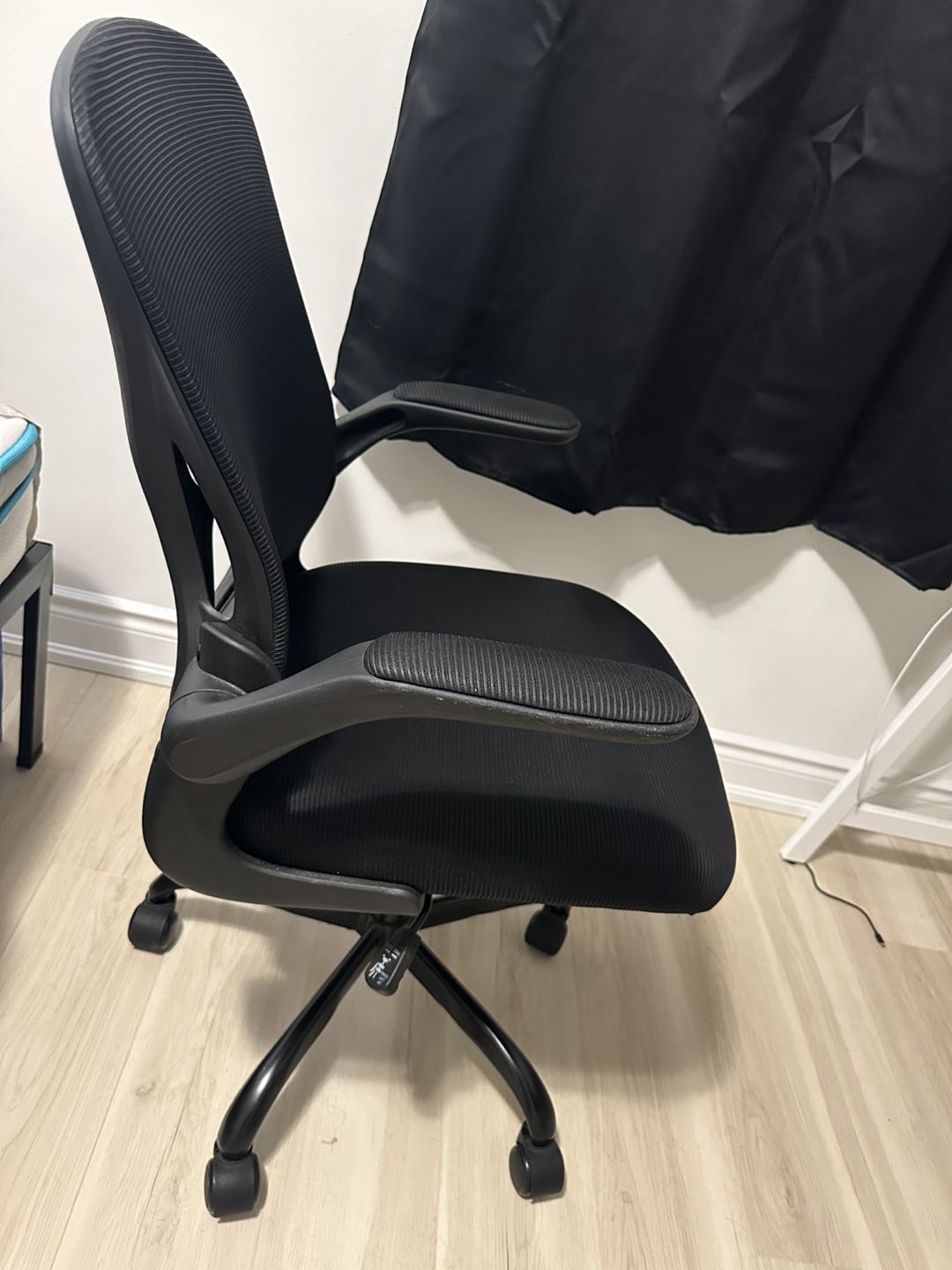 Ergonomic Office/gaming Chair with Adjustable Arms and height - photo 2