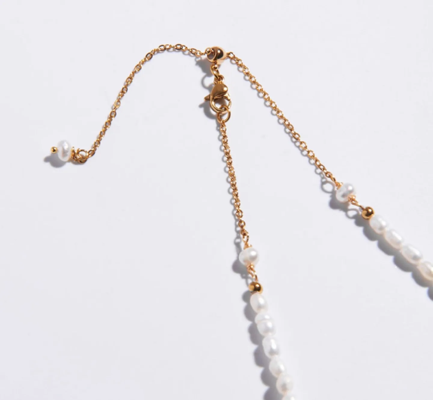Delicate tarnish-free Pearl and Emerald Necklaces image indicator(2)