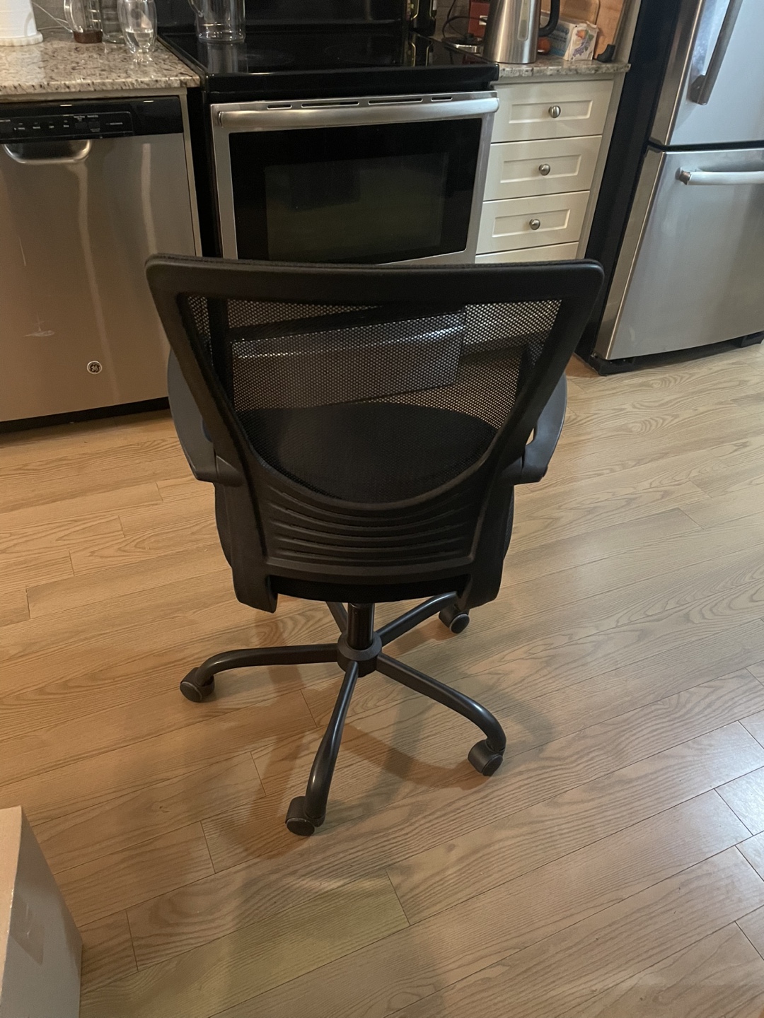 Black Mesh Office Chair - photo 2
