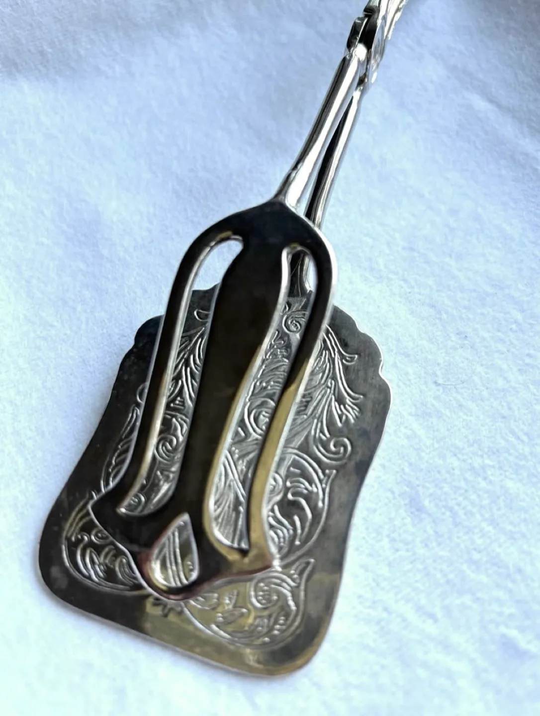 Vintage Silver-Plated Scissor Serving Tongs image indicator(8)