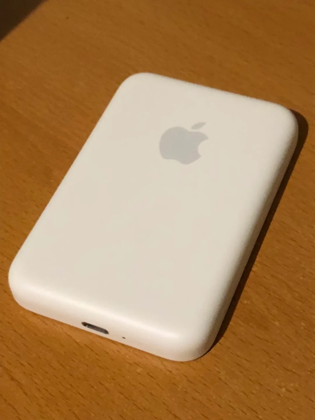 Apple MagSafe Wireless Battery Pack for iPhone thumbnail