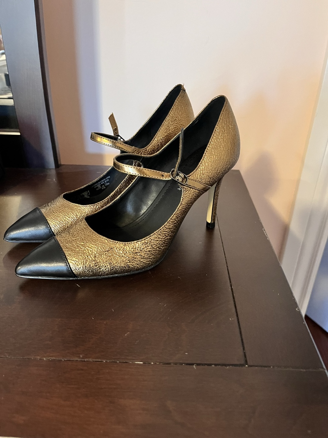 Marc Fisher Gold and Black Heels - Size 7.5 - photo 2