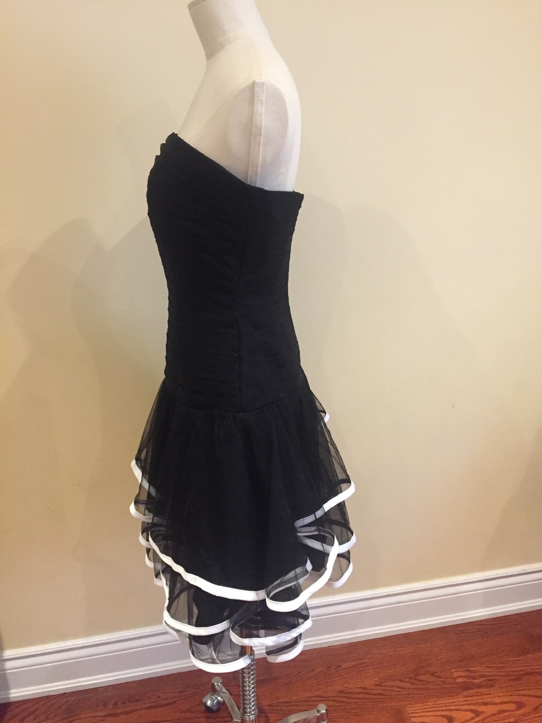 Vintage Black Strapless Cocktail Dress with Tulle Overlay - photo 2