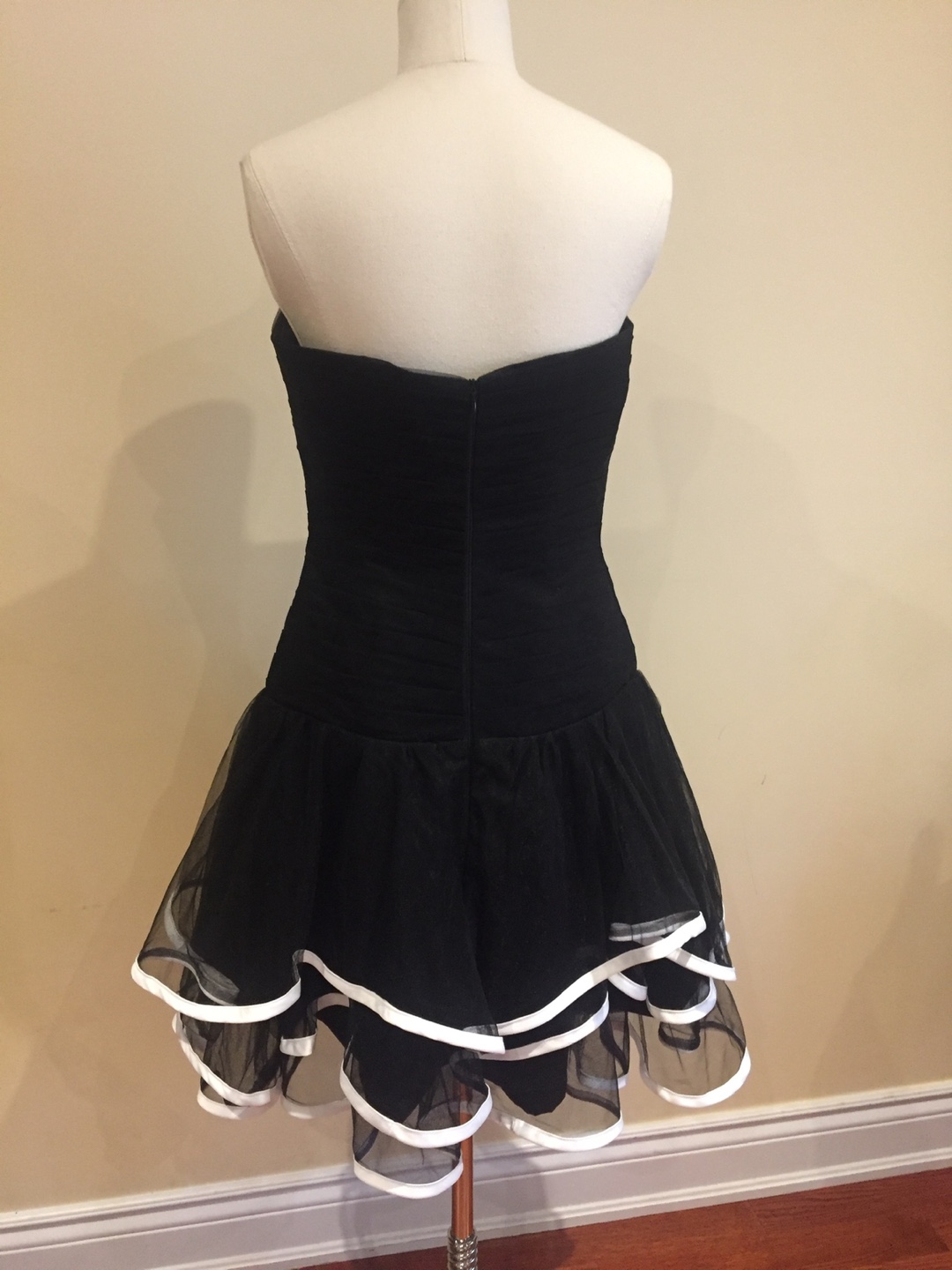 Vintage Black Strapless Cocktail Dress with Tulle Overlay - photo 3