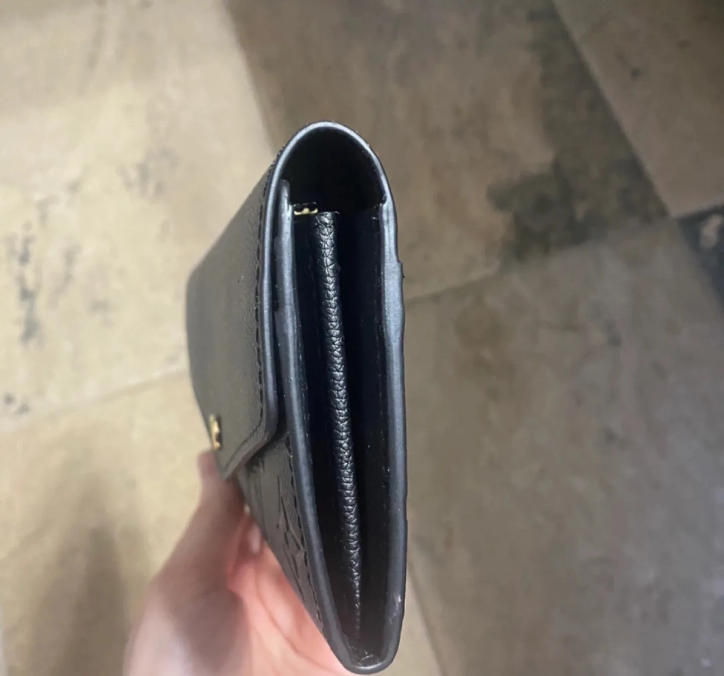 Women’s black wallet image indicator(2)