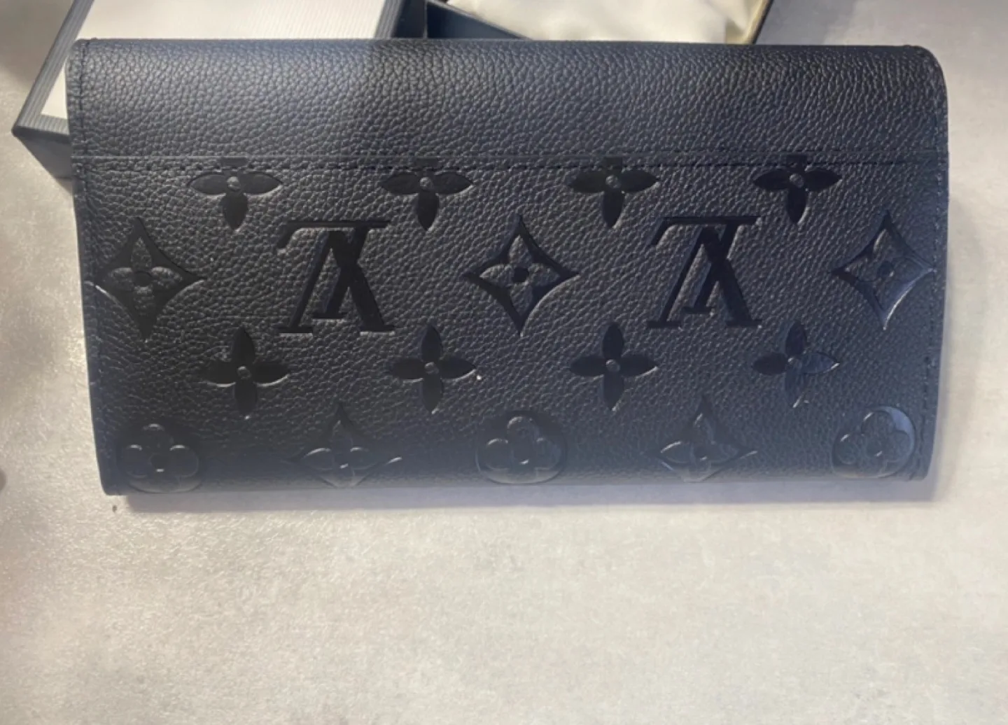 Women’s black wallet image indicator(4)