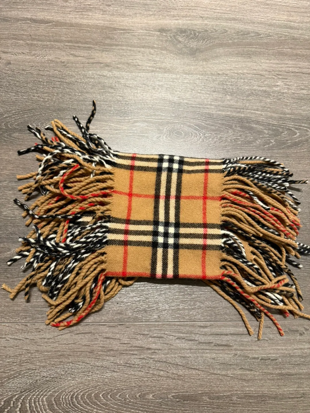 100% Authentic Burberry Cashmere scarf made in England image indicator(5)