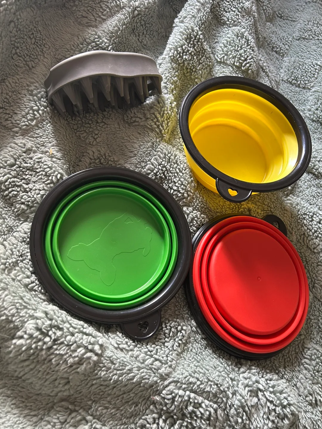 Silicone Bowls & Brush thumbnail