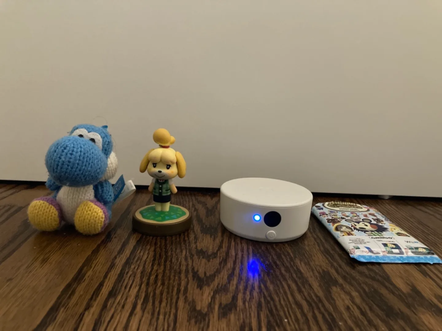amiibo Cards & Isabelle & Yoshi Figure + Nintendo 3DS NFC Reader thumbnail
