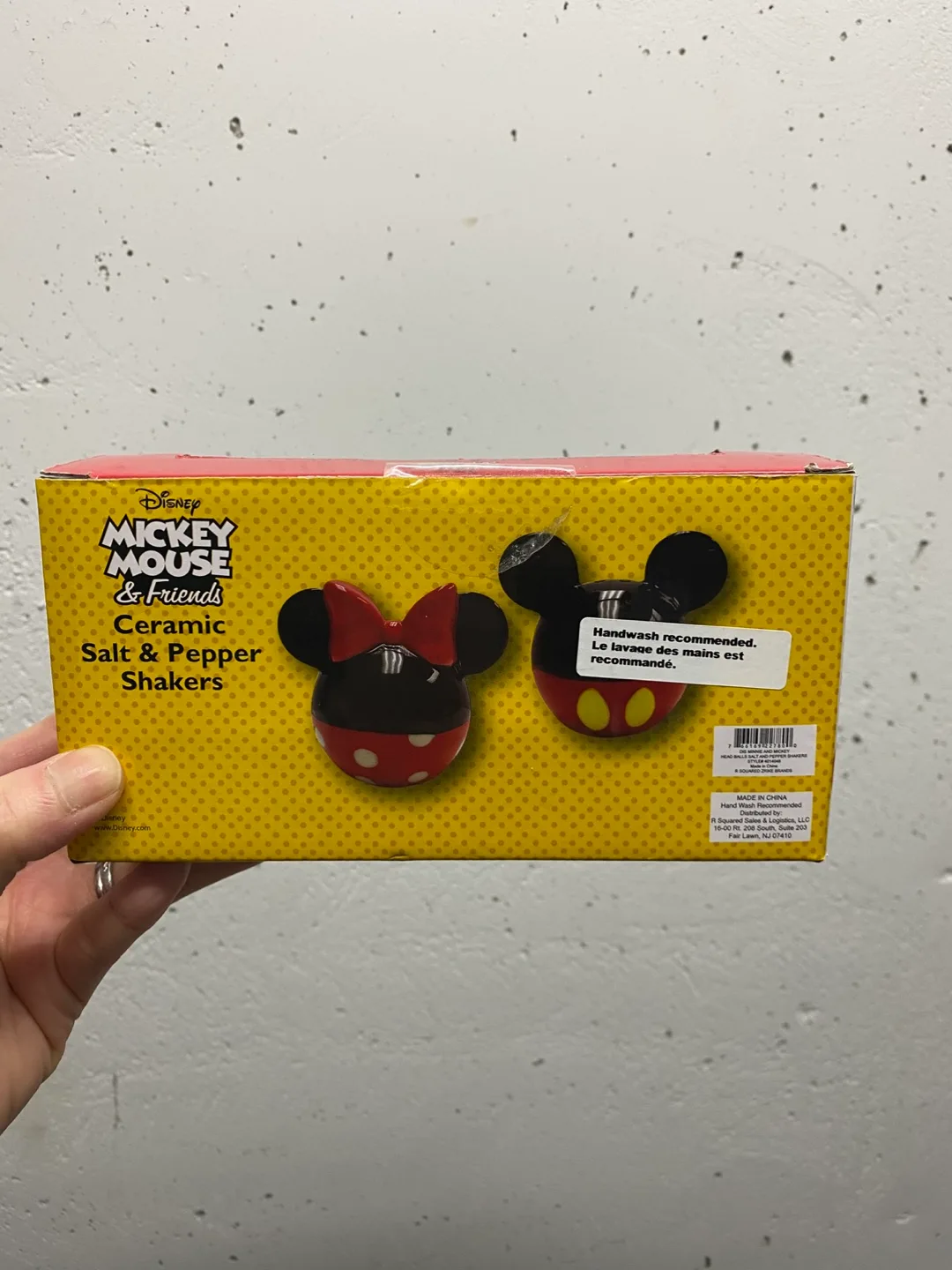 Disney Mickey Mouse and Friends Ceramic Salt and Pepper Shakers image indicator(2)