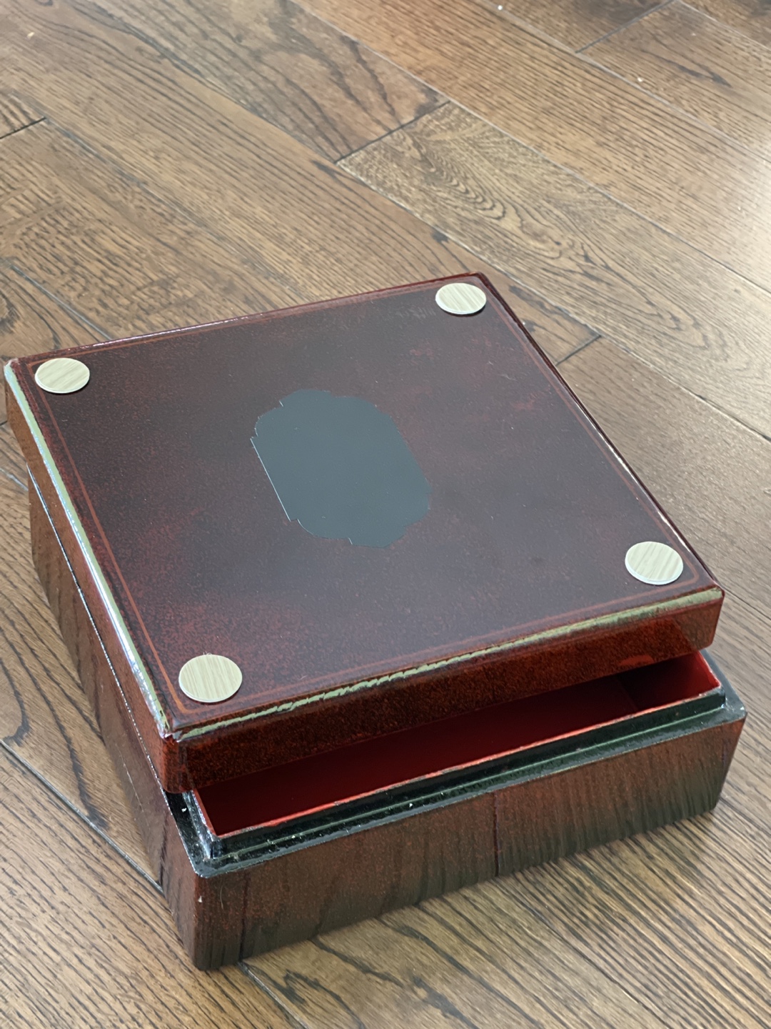 Vintage Asian-Style Red and Black Lacquer Box - photo 3