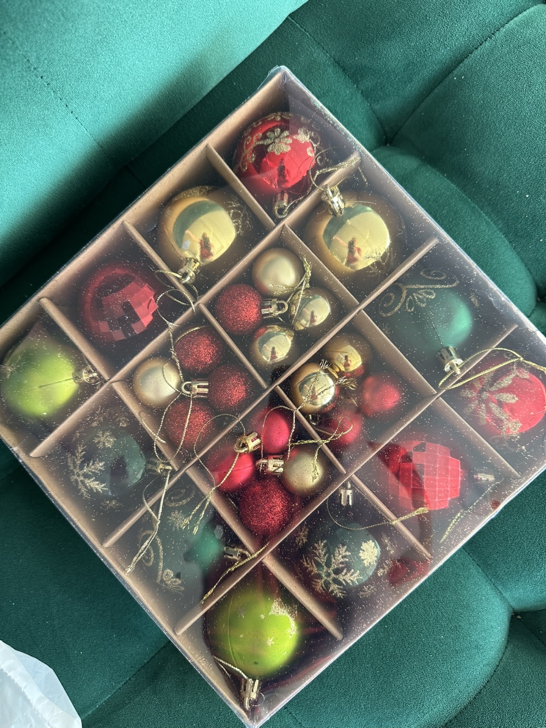 Christmas tree with ornaments and a string of lights like NEW - photo 3