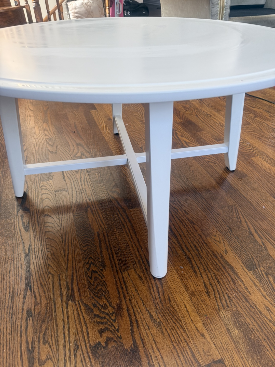 White Round Coffee Table - photo 3