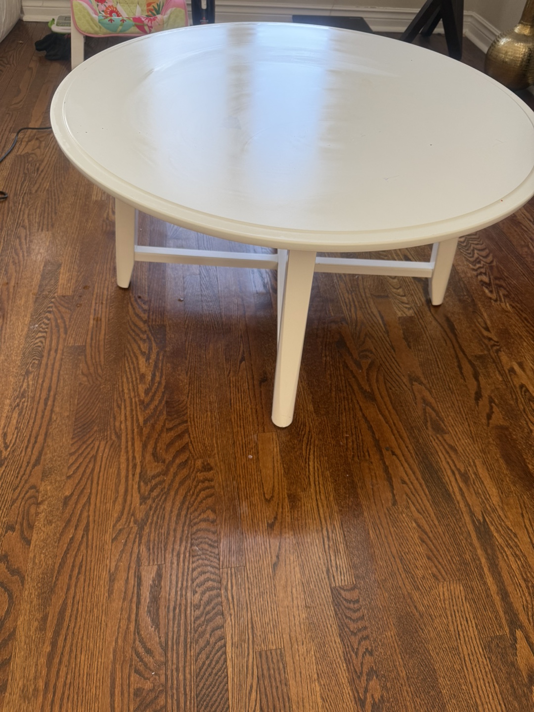White Round Coffee Table - photo 2