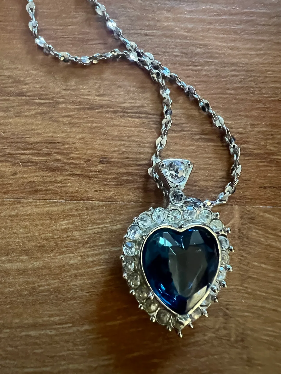 Vintage Avon Blue Heart Pendant Necklace image indicator(3)